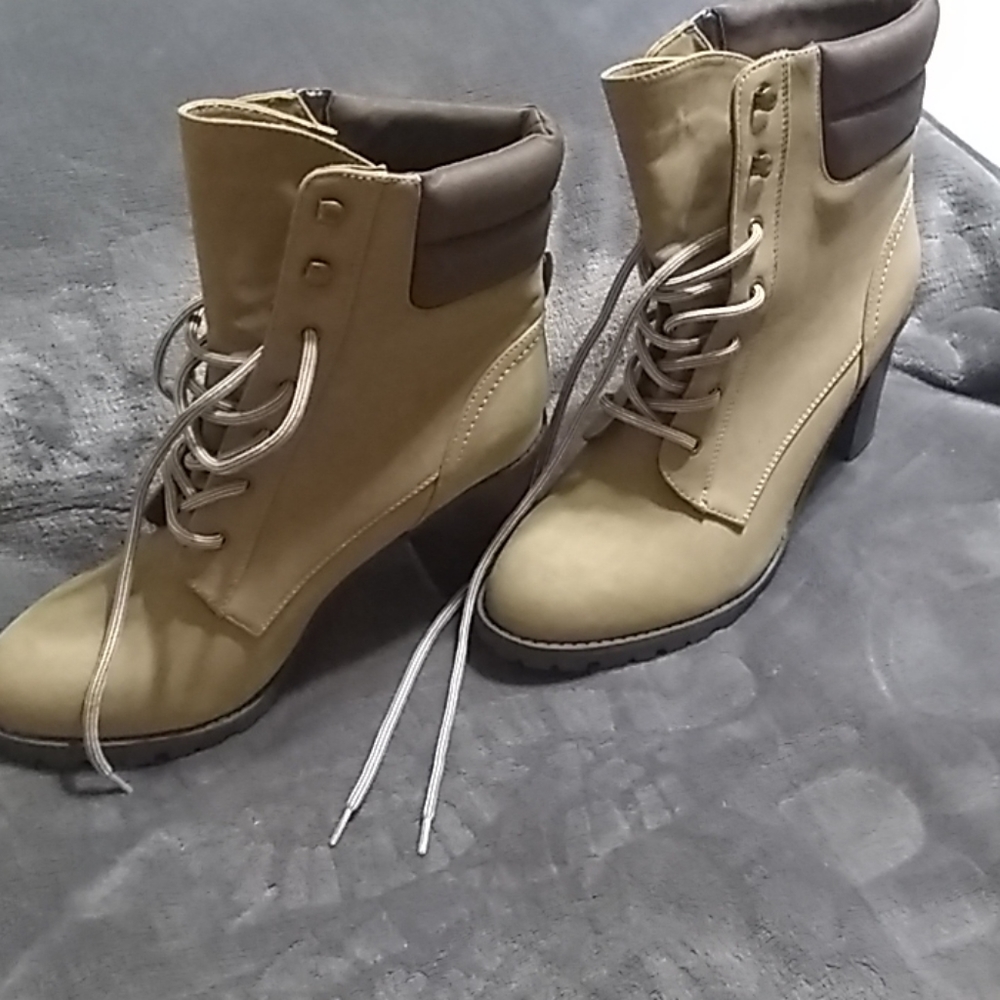 Half boots with chunk heel